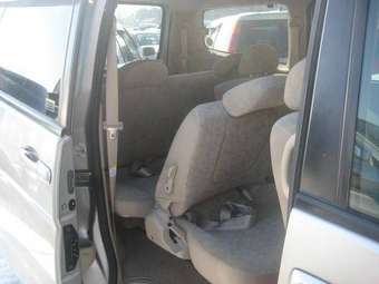 2003 Nissan Serena Photos
