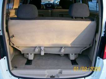 2003 Nissan Serena Photos