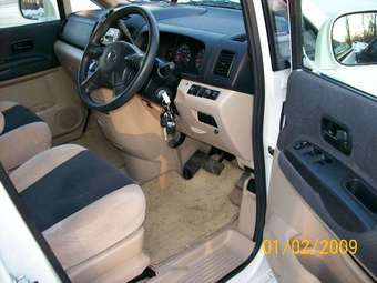2003 Nissan Serena Images