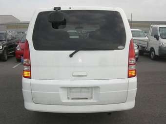 2003 Nissan Serena Photos