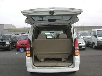 2003 Nissan Serena Pictures