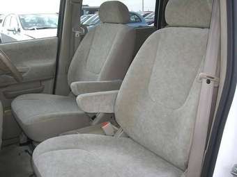 2003 Nissan Serena Images