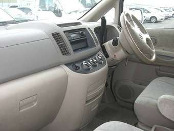 2003 Nissan Serena Pictures