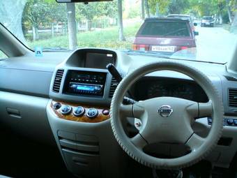 2003 Nissan Serena Pictures