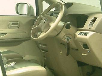 2003 Nissan Serena Images