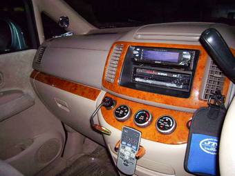2003 Nissan Serena Photos