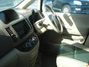 2003 Nissan Serena Pictures