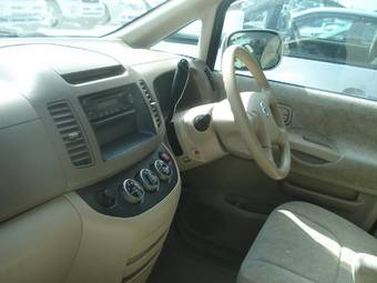2003 Nissan Serena Pictures