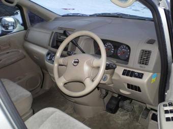 2003 Nissan Serena Photos