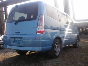 2003 Nissan Serena Pictures