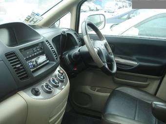 2003 Nissan Serena Pictures