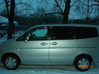 2003 Nissan Serena Photos