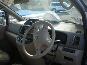 2003 Nissan Serena Photos