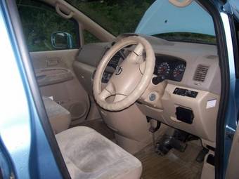 2003 Nissan Serena Photos