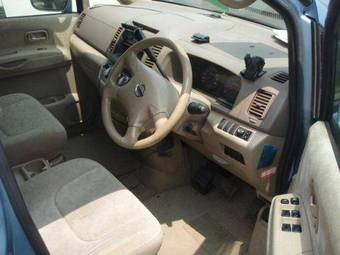 2003 Nissan Serena Pictures