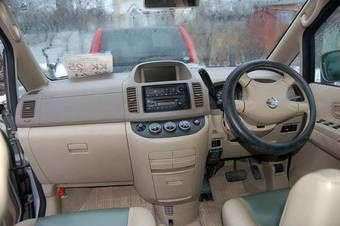 2003 Nissan Serena Pictures