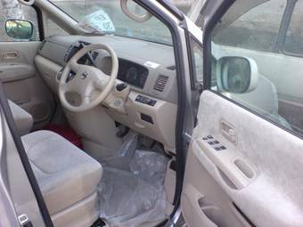 2003 Nissan Serena Pictures