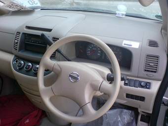 2003 Nissan Serena Photos
