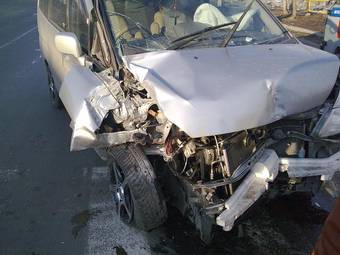 2003 Nissan Serena Photos