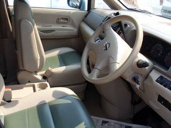2003 Nissan Serena Photos