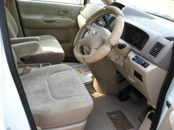 2003 Nissan Serena Pics