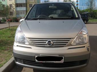 2003 Nissan Serena Photos