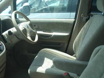 2003 Nissan Serena Pictures
