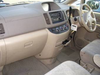 2003 Nissan Serena Photos