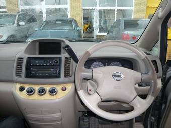 2003 Nissan Serena Pictures