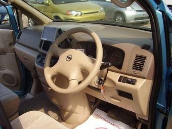 2003 Nissan Serena Photos