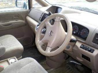2003 Nissan Serena Photos