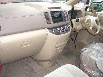 2003 Nissan Serena Photos