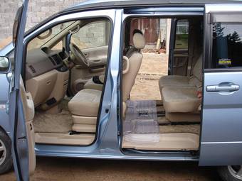 2003 Nissan Serena Pictures