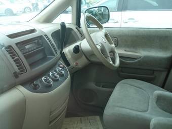 2003 Nissan Serena Pics