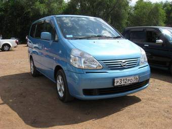 2003 Nissan Serena Photos
