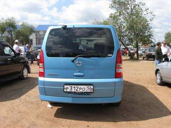 2003 Nissan Serena Pictures