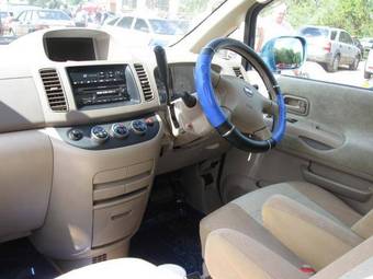 2003 Nissan Serena Photos