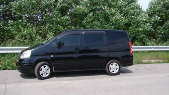 2003 Nissan Serena Photos