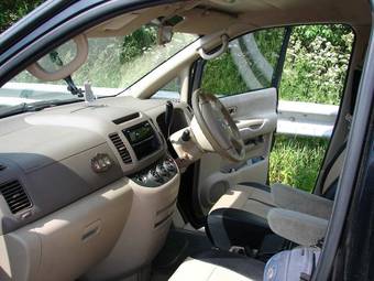 2003 Nissan Serena Pictures