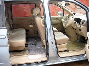 2003 Nissan Serena Pics