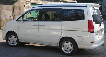 2003 Nissan Serena Photos