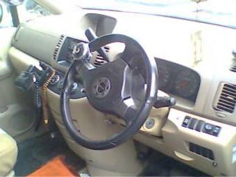 2003 Nissan Serena Pictures