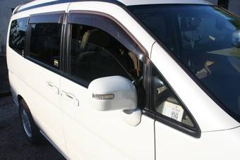 2003 Nissan Serena Pictures