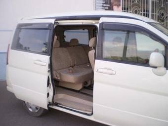 2003 Nissan Serena Photos