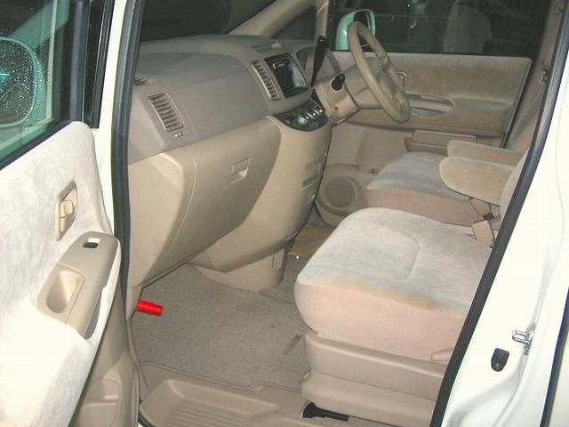 2004 Nissan Serena