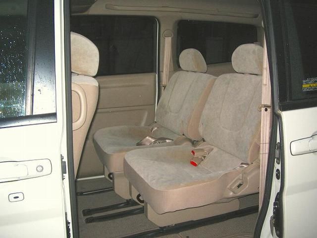 2004 Nissan Serena