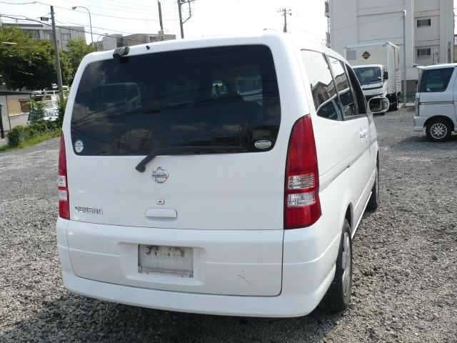 2004 Nissan Serena