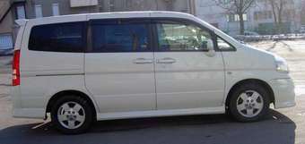 2004 Nissan Serena Photos