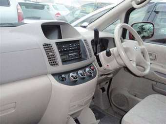 2004 Nissan Serena Photos