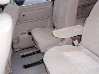 2004 Nissan Serena Photos